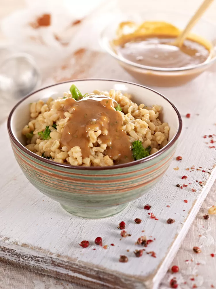  ブロッコリーとスパイスのピーナッツソースブルグル