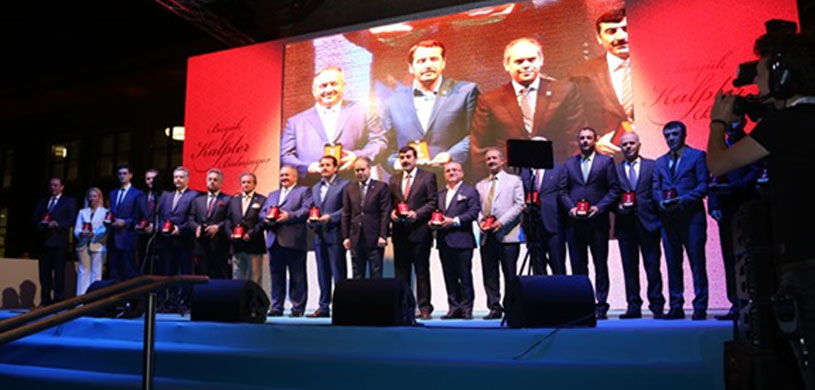 Kızılay Presented Golden Medal To Duru Bulgur