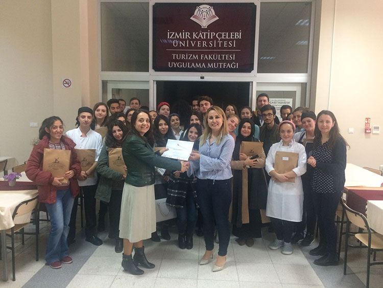 The Students Of Izmir Katip Çelebi Unıversıty Admıred Duru Bulgur Recıpes!